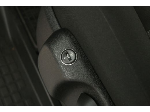 Opel Vivaro-e 75 kWh L3H1 | Snelladen | SOH 94% | Airco | Cruise | Camera | Carplay | Parkeersens. ActivLease financial lease
