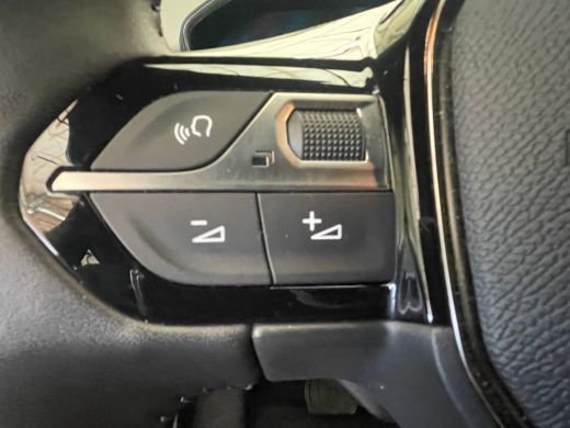 Peugeot 2008 1.2 Hybrid 145 Style Carplay | Parkeersensoren | LED | Cruise | Climate Control | DAB | Airco (au... ActivLease financial lease