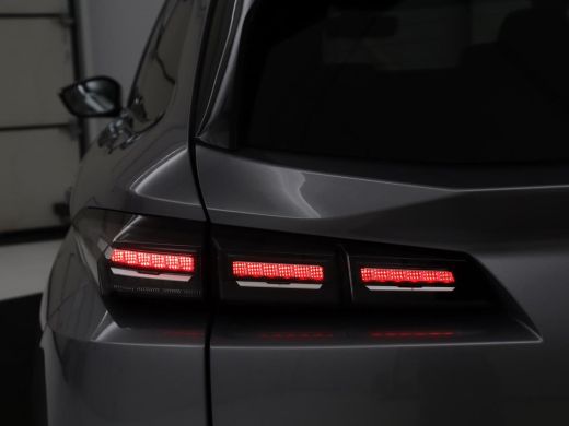 Peugeot 308 1.6 HYbrid 180 Allure Pack Business | Trekhaak | Camera | Carplay | Half leder | Adaptive cruise ... ActivLease financial lease