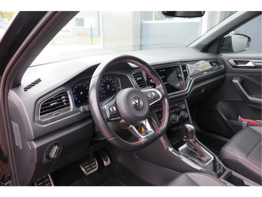 Volkswagen T-Roc 1.5 TSI 150pk DSG Sport Business R-Line , Pano , Virtual , Xenon, Leder, Navi , Carplay , LMV, PD... ActivLease financial lease