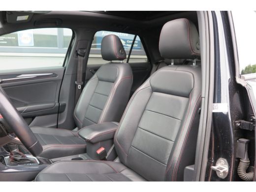 Volkswagen T-Roc 1.5 TSI 150pk DSG Sport Business R-Line , Pano , Virtual , Xenon, Leder, Navi , Carplay , LMV, PD... ActivLease financial lease