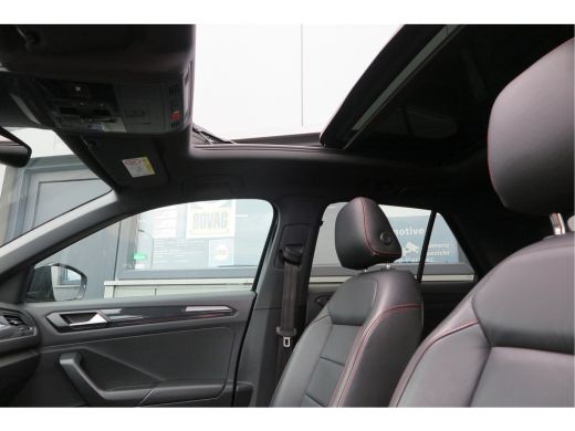 Volkswagen T-Roc 1.5 TSI 150pk DSG Sport Business R-Line , Pano , Virtual , Xenon, Leder, Navi , Carplay , LMV, PD... ActivLease financial lease