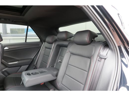 Volkswagen T-Roc 1.5 TSI 150pk DSG Sport Business R-Line , Pano , Virtual , Xenon, Leder, Navi , Carplay , LMV, PD... ActivLease financial lease