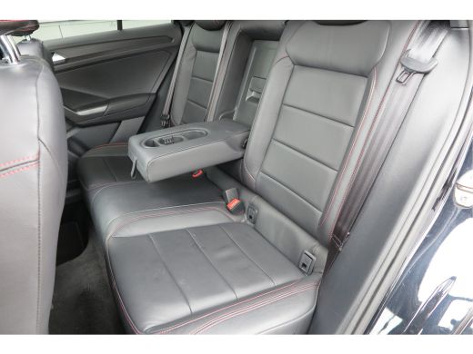Volkswagen T-Roc 1.5 TSI 150pk DSG Sport Business R-Line , Pano , Virtual , Xenon, Leder, Navi , Carplay , LMV, PD... ActivLease financial lease