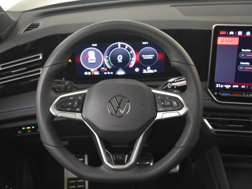 Volkswagen Tiguan 1.5 eHybrid R-Line Edition 204Pk DSG/AUTO | Glazen panorama-dak | SOH 100% | Achteruitrijcamera |... ActivLease financial lease