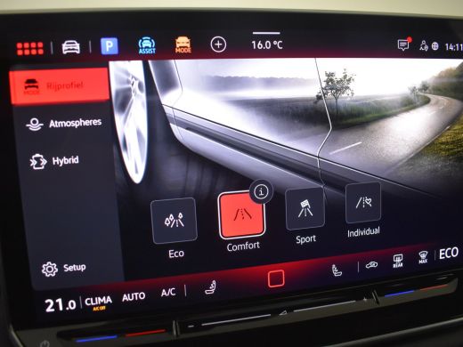 Volkswagen Tiguan 1.5 eHybrid R-Line Edition 204Pk DSG/AUTO | Glazen panorama-dak | SOH 100% | Achteruitrijcamera |... ActivLease financial lease