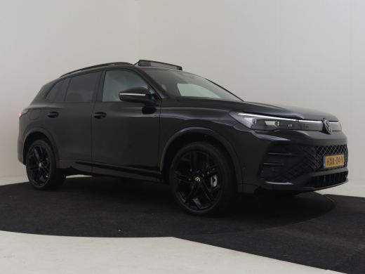 Volkswagen Tiguan 1.5 eHybrid R-Line Edition 204Pk DSG/AUTO | Glazen panorama-dak | SOH 100% | Achteruitrijcamera |... ActivLease financial lease