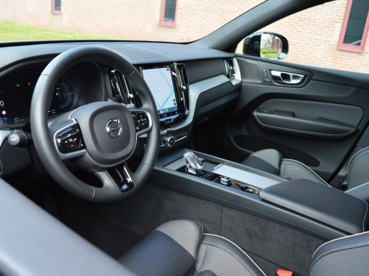 Volvo  XC60 2.0 T6 Plug-in hybrid AWD R-Design | SOH 98% ActivLease financial lease