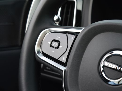 Volvo  XC60 2.0 T6 Plug-in hybrid AWD R-Design | SOH 98% ActivLease financial lease