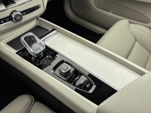 Volvo  XC60 T8 Recharge Ultra Bright Excecutive | 21" | Luchtvering | Geventileerd Nappa | Massagestoelen | B... ActivLease financial lease