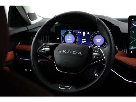 Skoda Superb Combi 1.5 TSI PHEV 204pk Laurin & Klement | Trekhaak | 360 Camera | Stoelverwarming & Ventilatie ... ActivLease financial lease