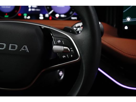 Skoda Superb Combi 1.5 TSI PHEV 204pk Laurin & Klement | Trekhaak | 360 Camera | Stoelverwarming & Ventilatie ... ActivLease financial lease