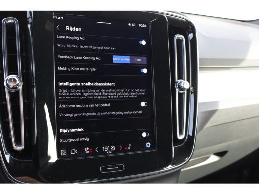 Volvo  XC40 2.0 B4 Plus Dark | Black Edition | Trekhaak | Harman Kardon | BLIS | ActivLease financial lease