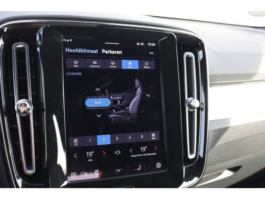 Volvo  XC40 2.0 B4 Plus Dark | Black Edition | Trekhaak | Harman Kardon | BLIS | ActivLease financial lease