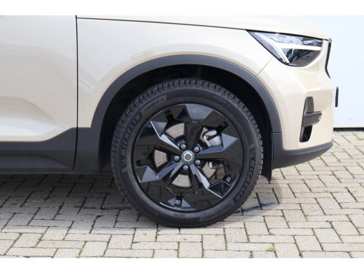 Volvo  XC40 2.0 B4 Plus Dark | Black Edition | Trekhaak | Harman Kardon | BLIS | ActivLease financial lease