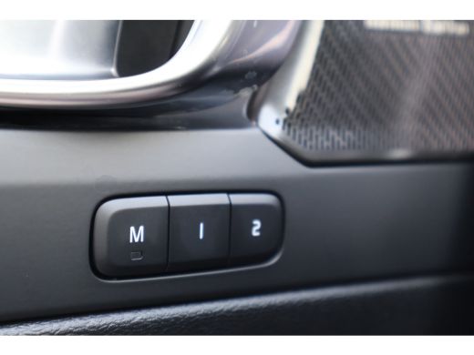 Volvo  XC40 2.0 B4 Plus Dark | Black Edition | Trekhaak | Harman Kardon | BLIS | ActivLease financial lease