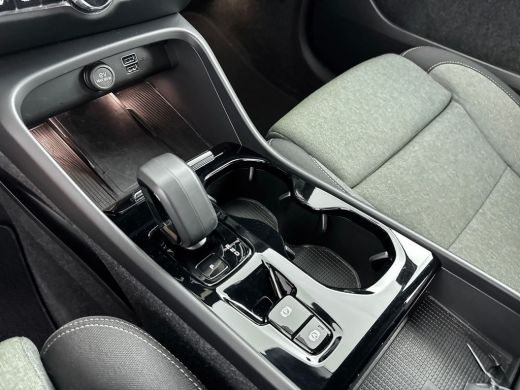 Volvo  XC40 T4 Recharge Plus Bright | 18" | Elektr. verst. Stoelen | Adaptieve Cruise | BLIS | Keyless | Stoe... ActivLease financial lease