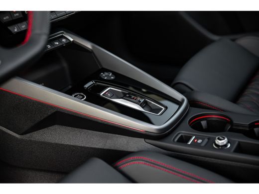 Audi A3 Sportback TFSI e 200 kW S line | Panoramadak | Leder | Achteruitrijcamera | Stoelverwarming | ActivLease financial lease