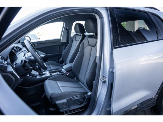 Audi Q3 35 TFSI advanced | Achteruitrijcamera | Voorstoelen verwarmd | wegklapbare trekhaak ActivLease financial lease