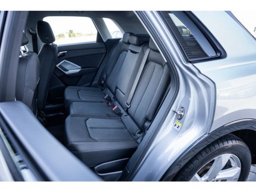 Audi Q3 35 TFSI advanced | Achteruitrijcamera | Voorstoelen verwarmd | wegklapbare trekhaak ActivLease financial lease