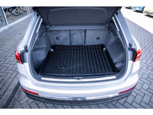 Audi Q3 35 TFSI advanced | Achteruitrijcamera | Voorstoelen verwarmd | wegklapbare trekhaak ActivLease financial lease