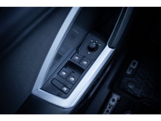 Audi Q3 35 TFSI advanced | Achteruitrijcamera | Voorstoelen verwarmd | wegklapbare trekhaak ActivLease financial lease
