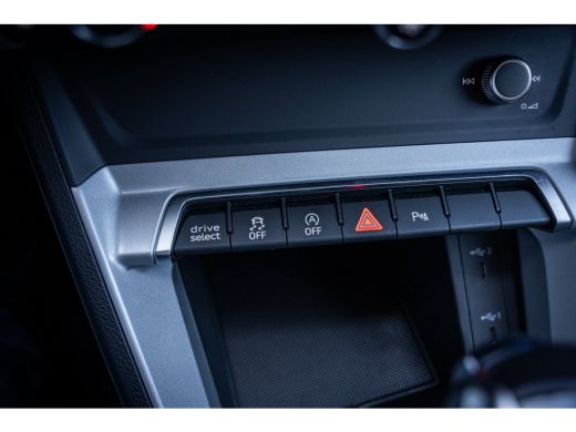Audi Q3 35 TFSI advanced | Achteruitrijcamera | Voorstoelen verwarmd | wegklapbare trekhaak ActivLease financial lease