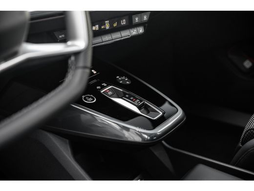Audi Q4 e-tron S edition Competition | Achterklep, automatisch bedienbaar | Achteruitrijcamera | Adaptive cruise... ActivLease financial lease
