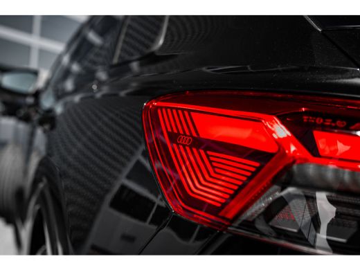 Audi Q4 e-tron S edition Competition | Achterklep, automatisch bedienbaar | Achteruitrijcamera | Adaptive cruise... ActivLease financial lease