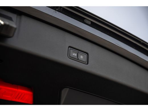 Audi Q4 e-tron S edition Competition | Achterklep, automatisch bedienbaar | Achteruitrijcamera | Adaptive cruise... ActivLease financial lease