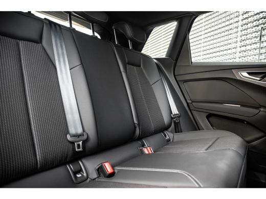 Audi Q4 e-tron S edition Competition | Achterklep, automatisch bedienbaar | Achteruitrijcamera | Adaptive cruise... ActivLease financial lease