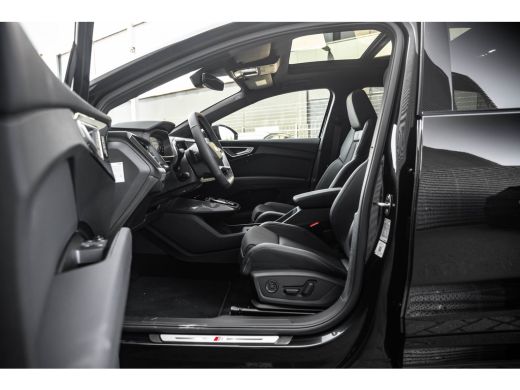 Audi Q4 e-tron S edition Competition | Achterklep, automatisch bedienbaar | Achteruitrijcamera | Adaptive cruise... ActivLease financial lease