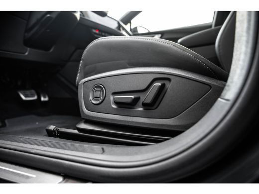 Audi Q4 e-tron S edition Competition | Achterklep, automatisch bedienbaar | Achteruitrijcamera | Adaptive cruise... ActivLease financial lease