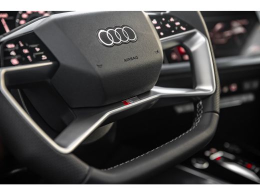 Audi Q4 e-tron S edition Competition | Achterklep, automatisch bedienbaar | Achteruitrijcamera | Adaptive cruise... ActivLease financial lease