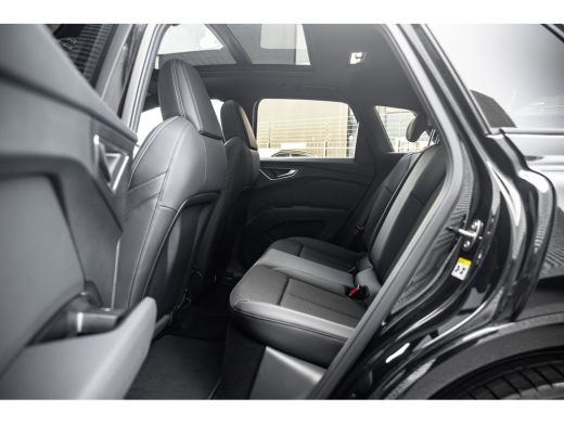 Audi Q4 e-tron S edition Competition | Achterklep, automatisch bedienbaar | Achteruitrijcamera | Adaptive cruise... ActivLease financial lease