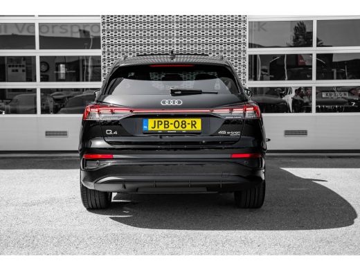 Audi Q4 e-tron S edition Competition | Achterklep, automatisch bedienbaar | Achteruitrijcamera | Adaptive cruise... ActivLease financial lease