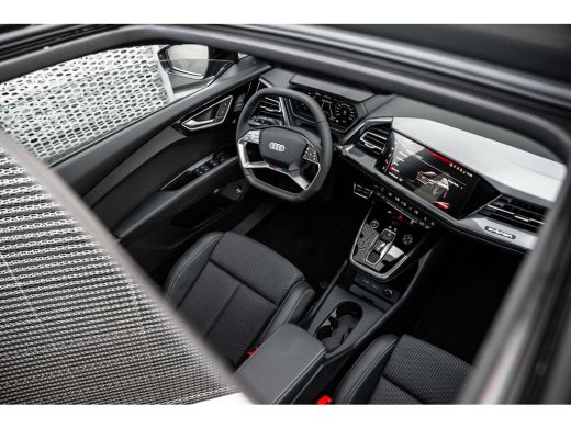 Audi Q4 e-tron S edition Competition | Achterklep, automatisch bedienbaar | Achteruitrijcamera | Adaptive cruise... ActivLease financial lease