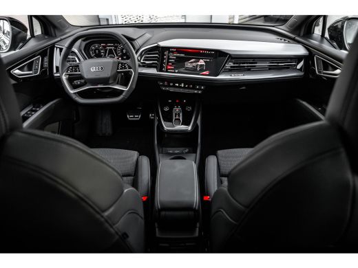 Audi Q4 e-tron S edition Competition | Achterklep, automatisch bedienbaar | Achteruitrijcamera | Adaptive cruise... ActivLease financial lease