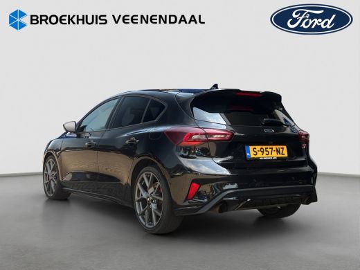 Ford Focus 2.3 ST-X 280PK! | Org. NL | Winter Pack | B&O Audio | Matrix LED | Apple Carplay ActivLease financial lease