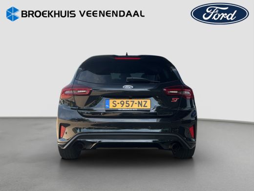 Ford Focus 2.3 ST-X 280PK! | Org. NL | Winter Pack | B&O Audio | Matrix LED | Apple Carplay ActivLease financial lease
