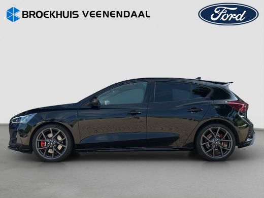 Ford Focus 2.3 ST-X 280PK! | Org. NL | Winter Pack | B&O Audio | Matrix LED | Apple Carplay ActivLease financial lease