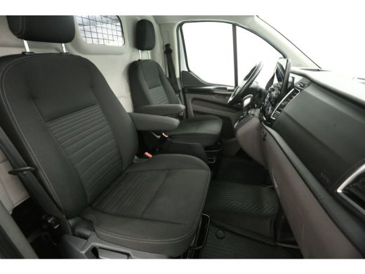 Ford Transit Custom 2.0 TDCI L1H1 170PK | Automaat | Airco | Camera | Cruise | Carplay | Parkeersens. ActivLease financial lease