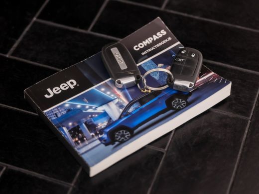 Jeep Compass 4xe 240 Plug-in Hybrid Electric S 240Pk Automaat (APPLE CARPLAY, NAVIGATIE, CAMERA, KEYLESS, LEDE... ActivLease financial lease
