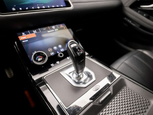 Land Rover Range Rover Evoque 2.0 P250 AWD R-Dynamic First Edition 249Pk Automaat (PANORAMADAK, APPLE CARPLAY, HEAD-UP DISPLAY,... ActivLease financial lease