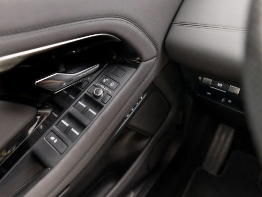 Land Rover Range Rover Evoque 2.0 P250 AWD R-Dynamic First Edition 249Pk Automaat (PANORAMADAK, APPLE CARPLAY, HEAD-UP DISPLAY,... ActivLease financial lease