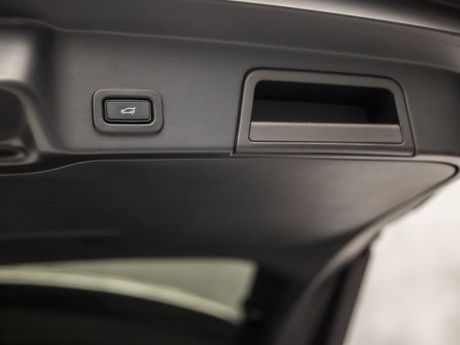 Land Rover Range Rover Evoque 2.0 P250 AWD R-Dynamic First Edition 249Pk Automaat (PANORAMADAK, APPLE CARPLAY, HEAD-UP DISPLAY,... ActivLease financial lease