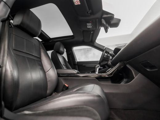 Land Rover Range Rover Evoque 2.0 P250 AWD R-Dynamic First Edition 249Pk Automaat (PANORAMADAK, APPLE CARPLAY, HEAD-UP DISPLAY,... ActivLease financial lease
