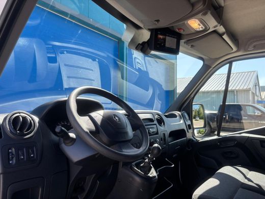 Renault Master T35 2.3 dCi L3H3 | 3 Zitplaatsen | Bluetooth | Navi | Parkeersensoren | Airco ActivLease financial lease
