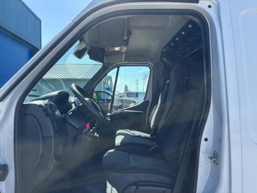 Renault Master T35 2.3 dCi L3H3 | 3 Zitplaatsen | Bluetooth | Navi | Parkeersensoren | Airco ActivLease financial lease