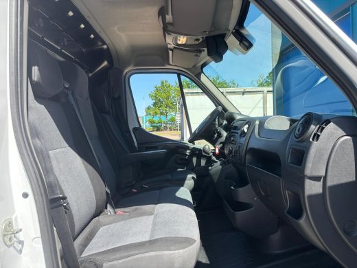 Renault Master T35 2.3 dCi L3H3 | 3 Zitplaatsen | Bluetooth | Navi | Parkeersensoren | Airco ActivLease financial lease